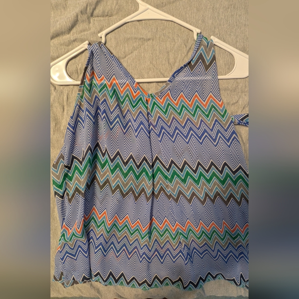 Chevron Patterned Sleeveless Blouse